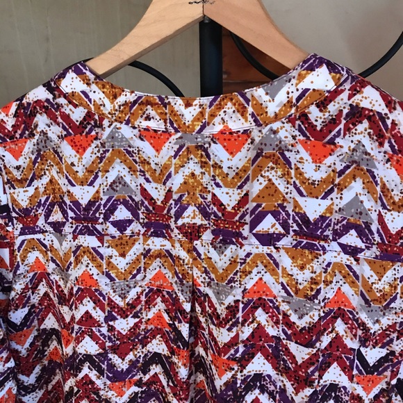 🌸5/$30🌸 Multi-colored Tunic Top EUC - Picture 7 of 13